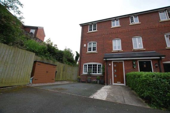 4&nbsp;Bedroom&nbsp;Semi-Detac...